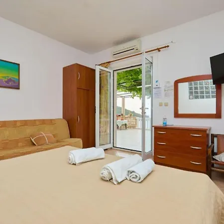 Апартаменты Azure - One Bedroom Marta Саплунара